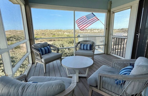 South Beach Casa | 1 MINUTUE WALK TO BEACH FROM BHI BEACH FRONT HOME