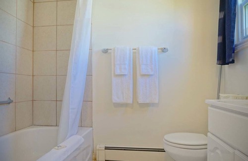 Summerside Casa | Suite Privada - Green Acres Motel