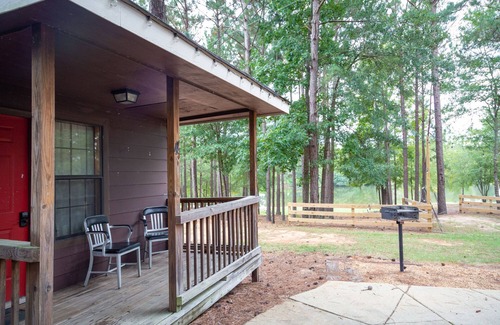 Ramer Apartamento | 1 rm cabin, shared bth house, at Kick Back Ranch.