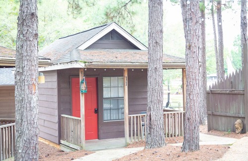 Ramer Apartamento | 1 rm cabin, shared bth house, at Kick Back Ranch.
