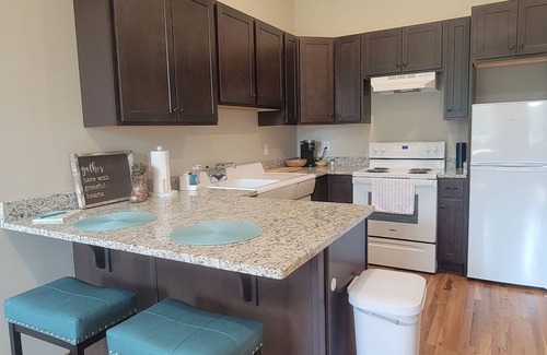 Stokes Apartamento | 1 Room Studio Apartment-walking distance to coffee shop, restaurants, bars, etc!