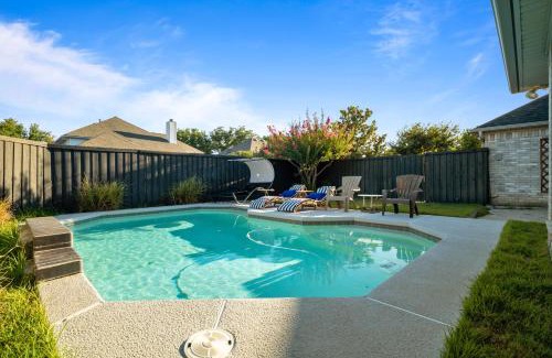 Far North Dallas Casa | 1 Room with Cozy Bed
