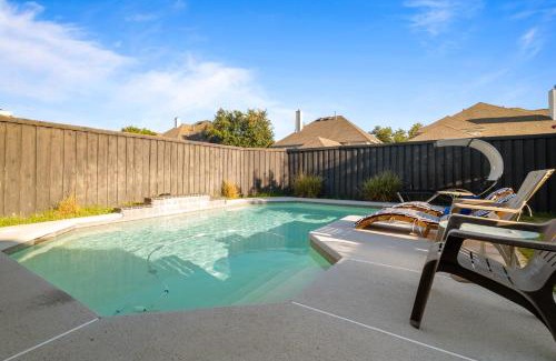 Far North Dallas Casa | 1 Room with Cozy Bed