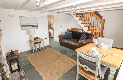 Horton Cabaña | 1 SALT COTTAGE, pet friendly, country holiday cottage in Port Eynon