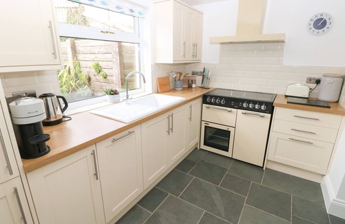 Horton Cabaña | 1 SALT COTTAGE, pet friendly, country holiday cottage in Port Eynon