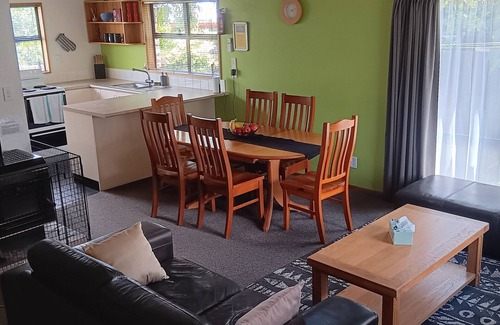 Hanmer Springs Casa | 1 St James : Centrally located 3 bedroom holiday house in central Hanmer Springs
