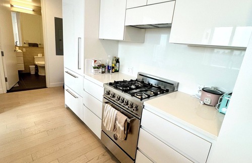 Queens Apartamento | 1 Stop to Midtown Amazing View Luxury High Rise Corner 1 Bedroom Apartment