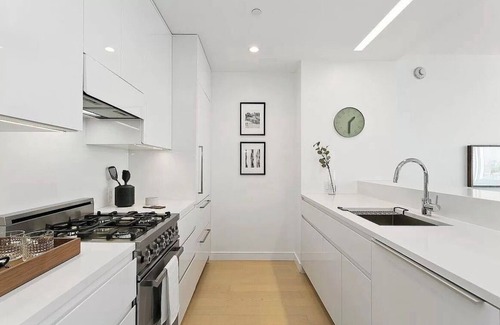 Queens Apartamento | 1 Stop to Midtown Amazing View Luxury High Rise Corner 1 Bedroom Apartment