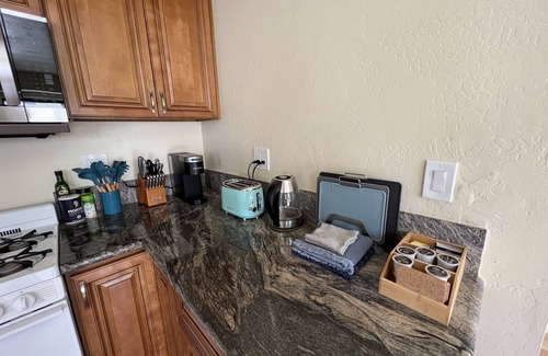 Santa Barbara Casa | 1-Story Guesthouse EV Tesla Charger