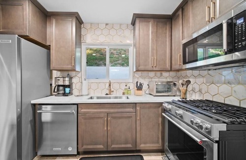 Village of La Jolla Casa | 1-Story, Walking to The Cove, Ocean View Deck