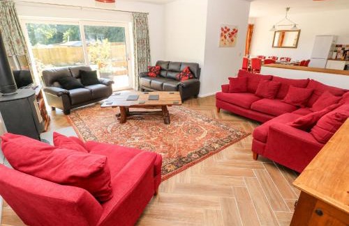 Robeston Wathen Casa | 1 The Warren