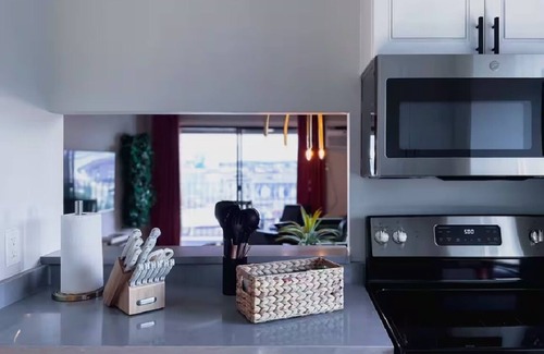Beverly Apartamento | #1 Top Flr Waterview ~ Lux Design ~ Pvt Balcony