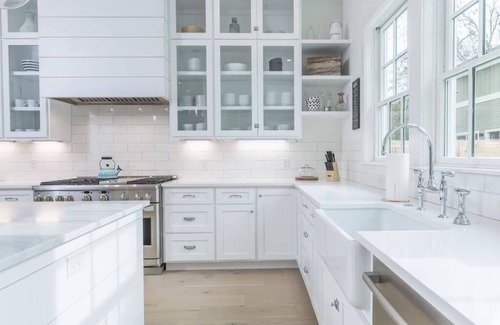 East Cesar Chavez Casa | #1 VRBO in Austin HEATED POOL, central to 6th and Rainey