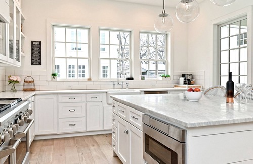 East Cesar Chavez Casa | #1 VRBO in Austin HEATED POOL, central to 6th and Rainey