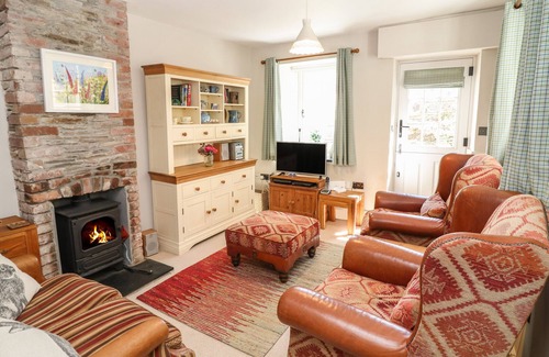 Milton Combe Cabaña | 1 WOODSIDE COTTAGES, pet friendly, with open fire in Yelverton