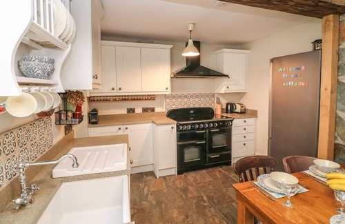 Milton Combe Cabaña | 1 WOODSIDE COTTAGES, pet friendly, with open fire in Yelverton