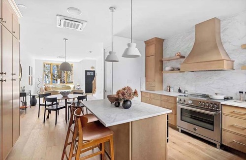 Greenpoint Casa | 10-1 Stylish Townhouse Oasis in Greenpoint