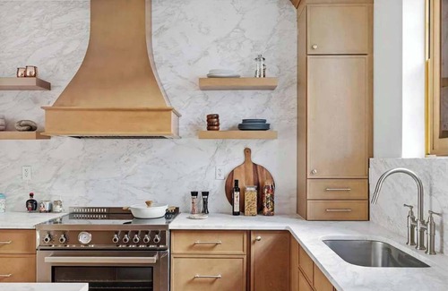 Greenpoint Casa | 10-1 Stylish Townhouse Oasis in Greenpoint