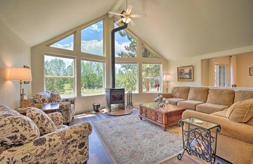Deschutes River Woods Casa | 10-Acre Bend Home Less Than 4 Mi to Old Mill District