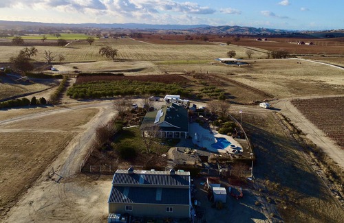 Paso Robles Casa | 10 Acre Paso Ranch house with Pool, hot tub and fire pit.