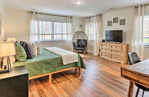 Purcellville Cabina | 10-Acre Sanctuary w/ Hot Tub, Fire Pit & View