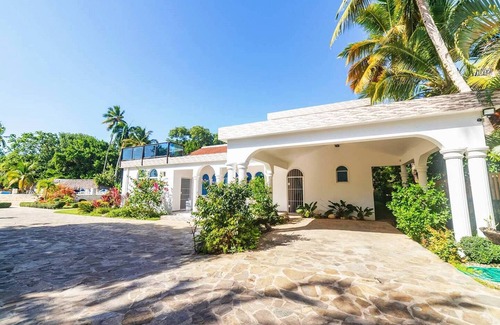 Cabarete Villa | 10-bedroom luxury mansion, perfect for party! Large pool, table tennis, billiard