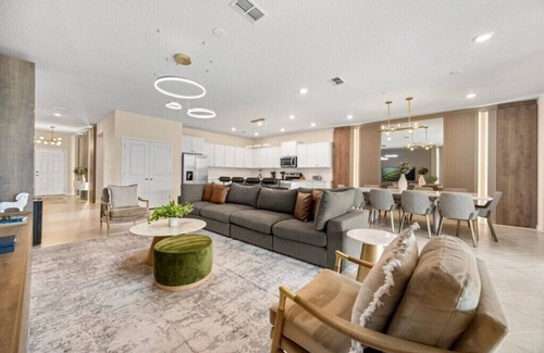 Four Corners Casa | 10 Bedrooms / 8 Bathrooms / Windsor Cay (16244SM)