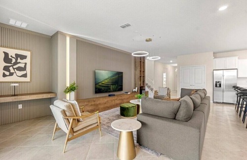 Four Corners Casa | 10 Bedrooms / 8 Bathrooms / Windsor Cay (16244SM)