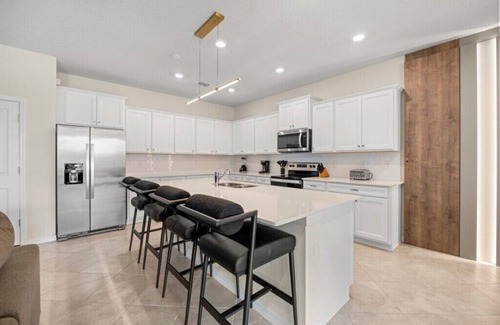 Four Corners Casa | 10 Bedrooms / 8 Bathrooms / Windsor Cay (16244SM)