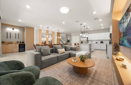 Four Corners Casa | 10 Bedrooms/8 Bathrooms/Windsor Cay (15922CC)