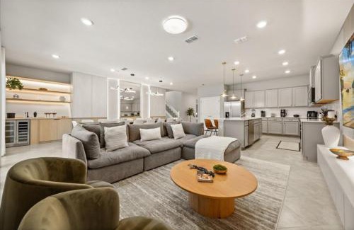 Four Corners Casa | 10 Bedrooms 8 Bathrooms Windsor Cay 15770 Cc