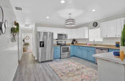 Tampa Heights Casa | 10 beds! Large home for groups & multiple families! PETS OK!