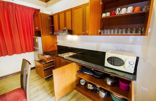 Jomtien Casa | Villa de 10 dormitorios en Pratamnak con piscina