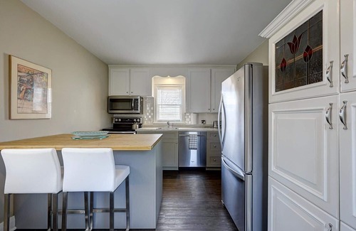 Barrie Apartamento | 10% Flash Sale! Premium Apartment: Kitchen, Garden View & Off Street Parking