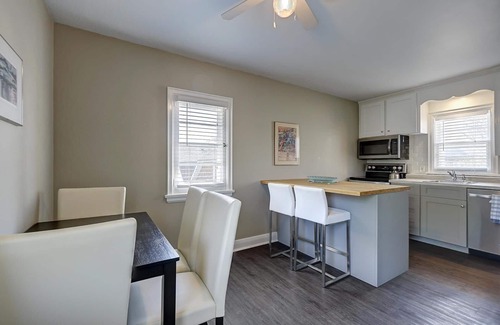 Barrie Apartamento | 10% Flash Sale! Premium Apartment: Kitchen, Garden View & Off Street Parking