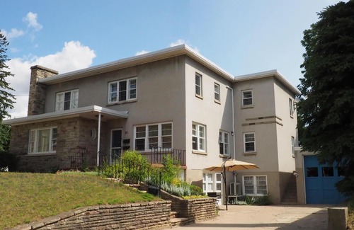 Barrie Apartamento | 10% Flash Sale! Premium Apartment: Kitchen, Garden View & Off Street Parking