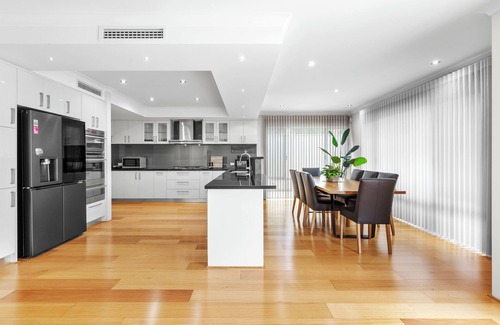 Maylands Casa | 10 Majestic Maylands 4BR Walk to River!