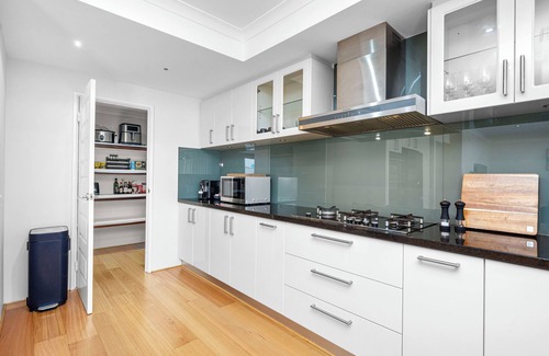 Maylands Casa | 10 Majestic Maylands 4BR Walk to River!