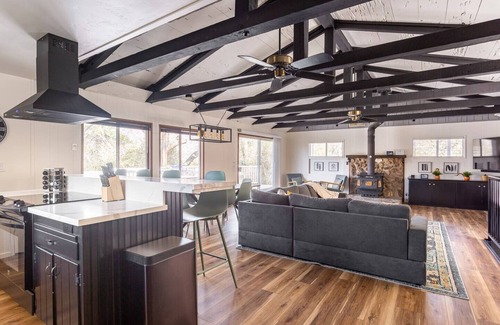 Kaweah Casa | 10 Mi Sequoia National Park Entrance, Deck w/ View