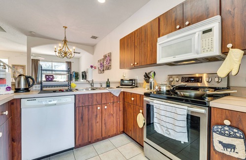 Kissimmee Casa | 10 Mi to Disney World: Townhome w/Community Pool!