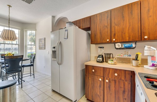 Kissimmee Casa | 10 Mi to Disney World: Townhome w/Community Pool!