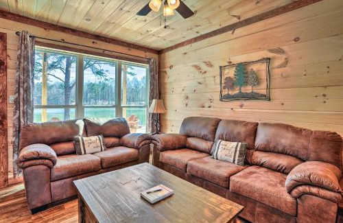 Trenton Casa | 10 Mi to Drive-In Lakefront Trenton Cabin!
