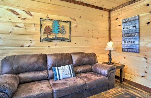 Trenton Casa | 10 Mi to Drive-In Lakefront Trenton Cabin!