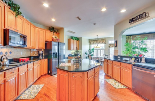 Jamestown Casa | 10 Mi to Dtwn Greensboro: Family Gem w/ Yard