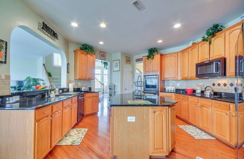 Jamestown Casa | 10 Mi to Dtwn Greensboro: Family Gem w/ Yard
