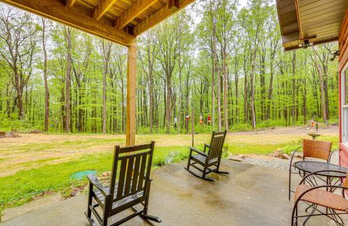 Normalville Casa | 10 Mi to Mtn Resort Normalville Cabin with Balcony!