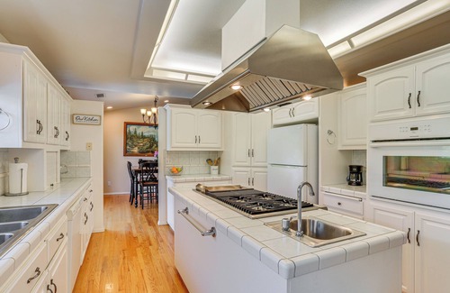 Happy Valley Casa | 10 Mi to Redding: Serene Escape w/ Spacious Yard!