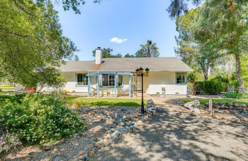 Happy Valley Casa | 10 Mi to Redding Serene Escape with Spacious Yard!