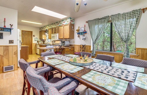 Pinetop-Lakeside Cabaña | 10 Mi to Show Low: Pinetop-lakeside Family Cabin!