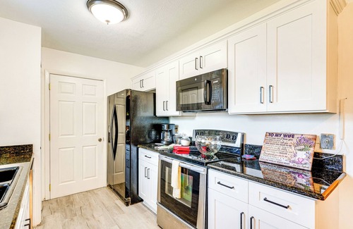 Ocoee Casa | 10 Mi to Universal Orlando: Home w/ Screened Porch